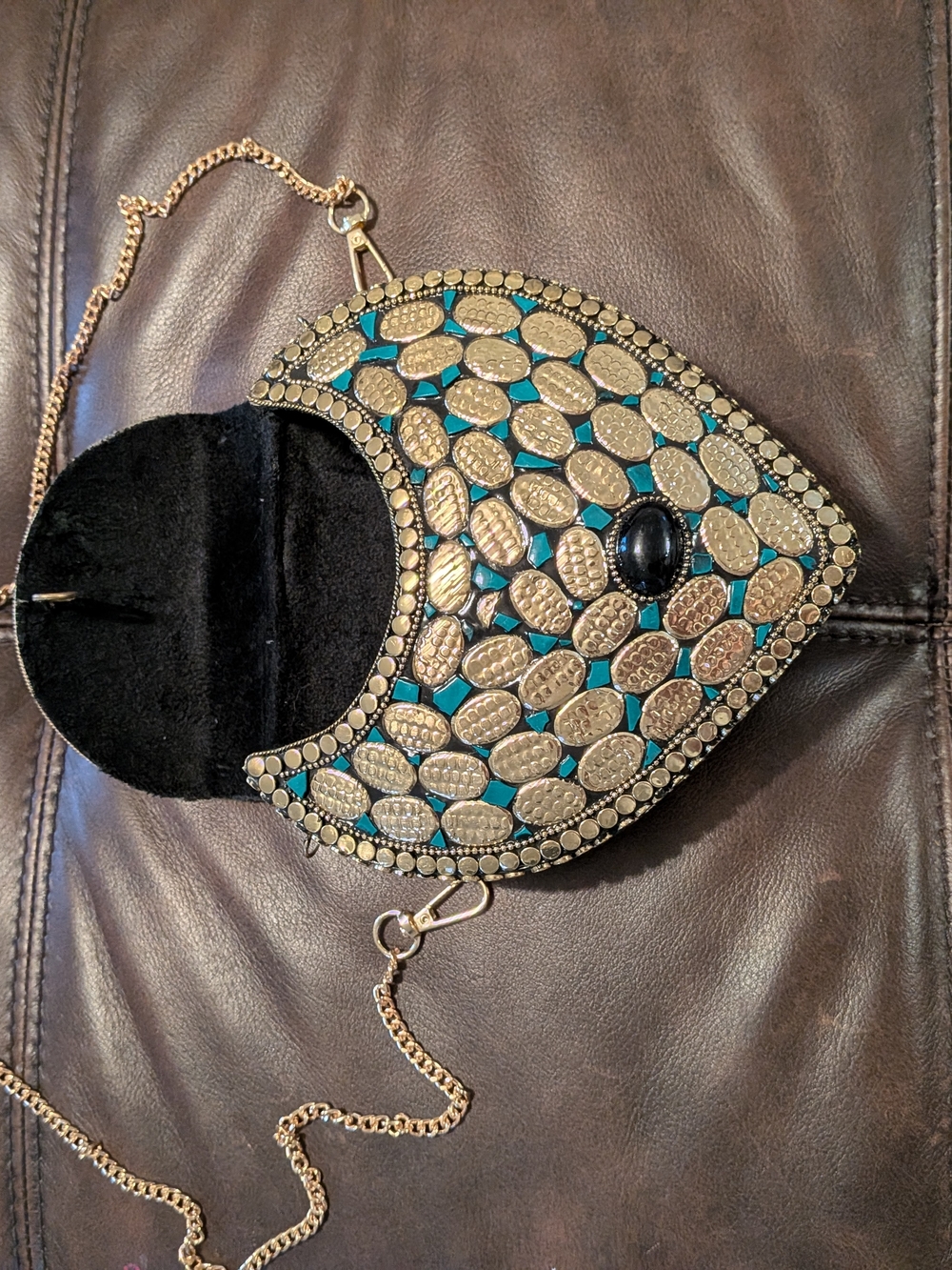 Ramla Gold and Turquoise Heart-Shaped Decorative Purse with Black Stone - Picture 3 of 4